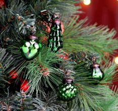 25 Pieces Modern Green Coloured Christmas Ornaments